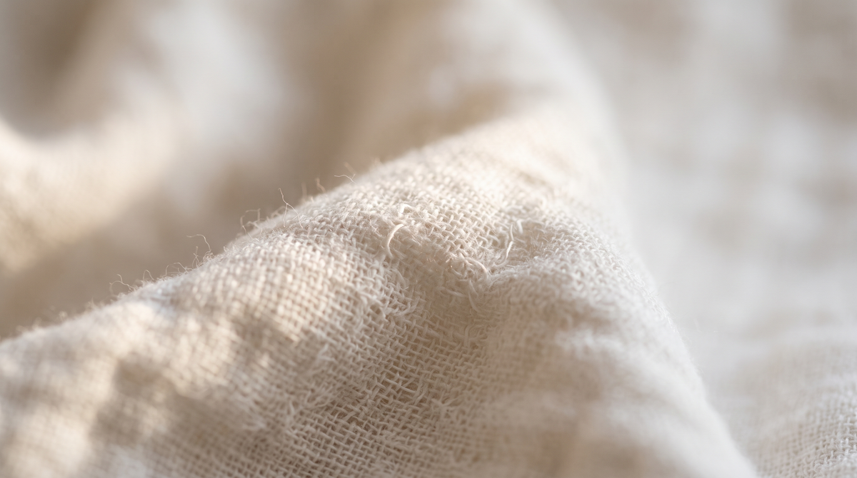 Macro sur un lange en coton blanc — reflux du nourrisson, Treelys®