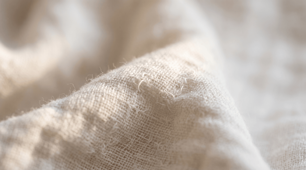 Macro sur un lange en coton blanc — reflux du nourrisson, Treelys®